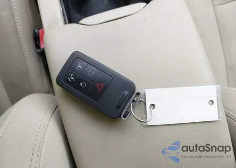 2011 Volvo Xc60 3.2/3.2 R-Design z USA, uszkodzony, nr VIN YV4952DL2B2193068